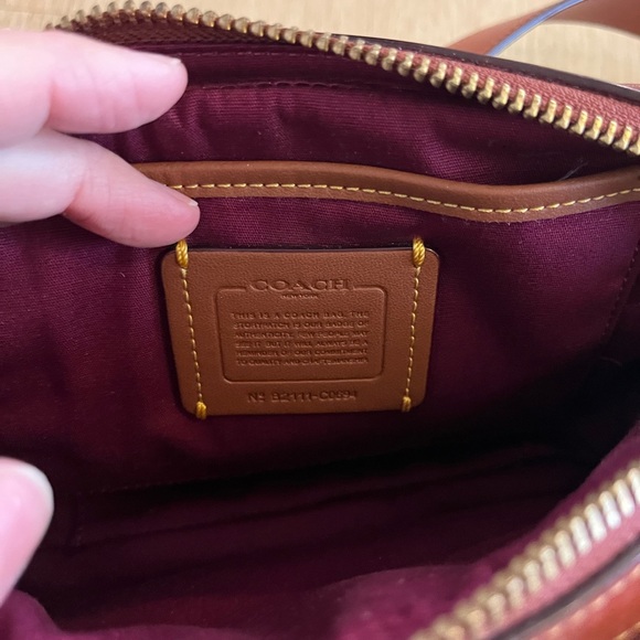 Coach Willow Camera Crossbody In Coated Canvas Signature Tan - Picture 8 of 11